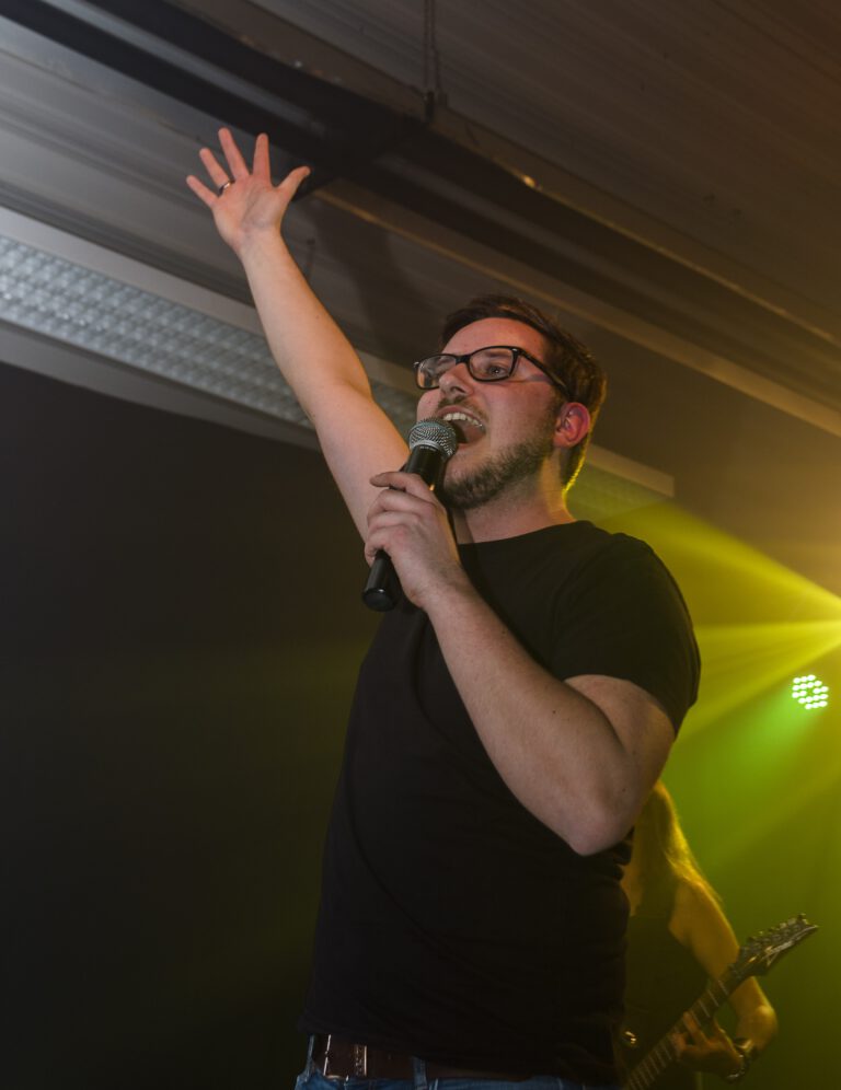 Chris von SpinLights – Gesang & Akustikgitarre