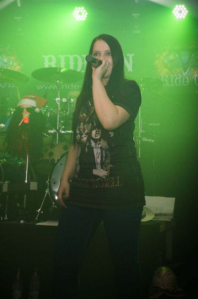 Natascha von SpinLights – Gesang